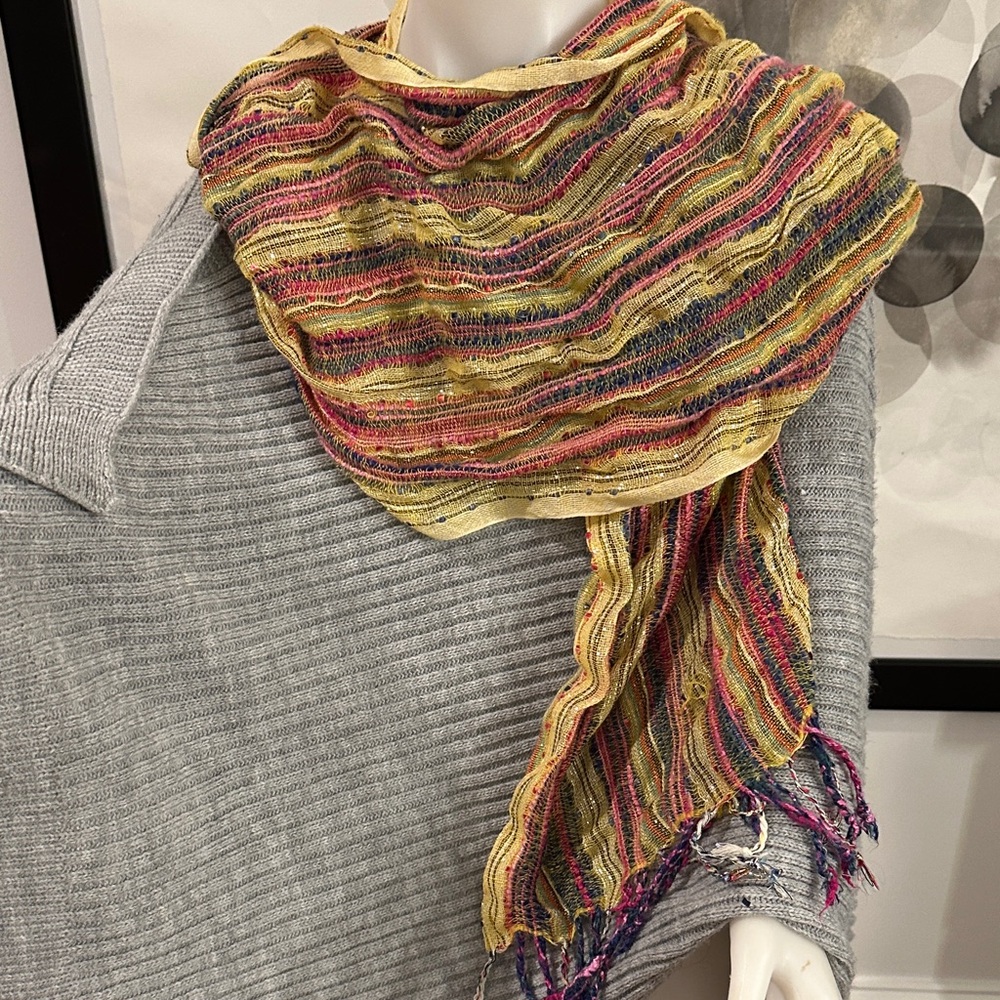 Ummmm- No words My absolute favorite Scarf that ever did Live!👌